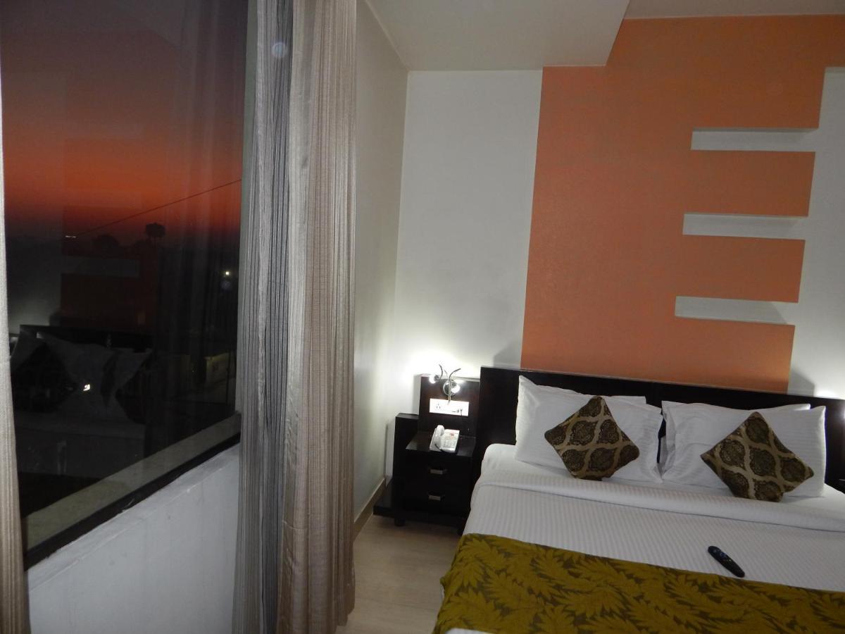 Hotel The Marque Mathura Exterior photo