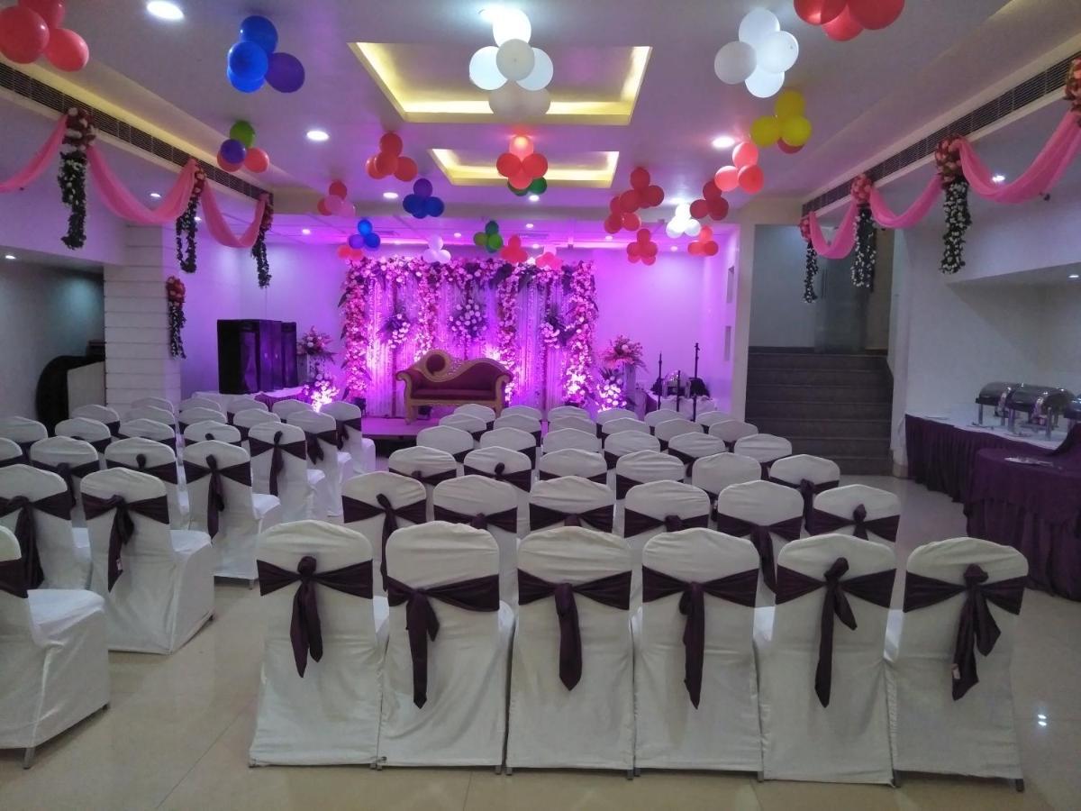 Hotel The Marque Mathura Exterior photo